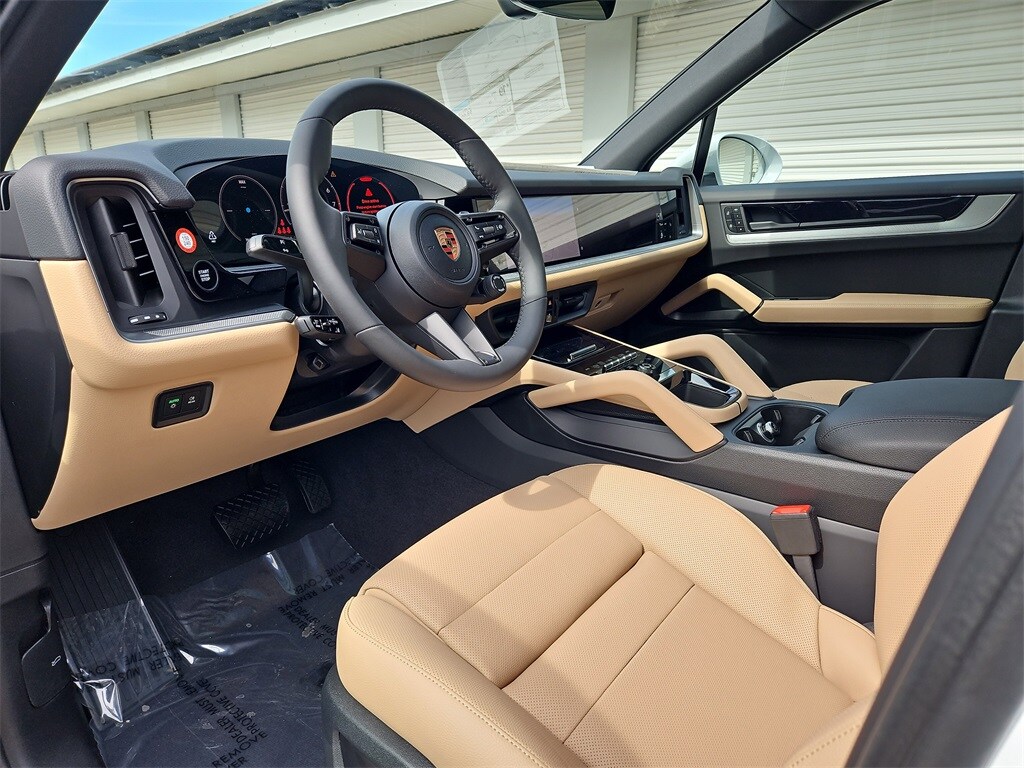 2026 Porsche Cayenne photo 3