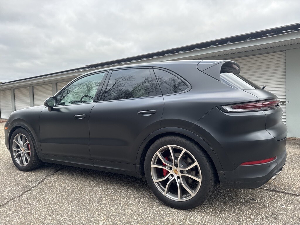 2024 Porsche Cayenne S photo 4