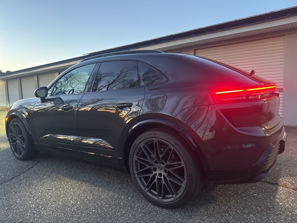 2025 Porsche Macan Electric Turbo photo 4