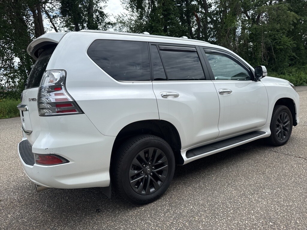 2022 Lexus GX 460 Premium photo 3