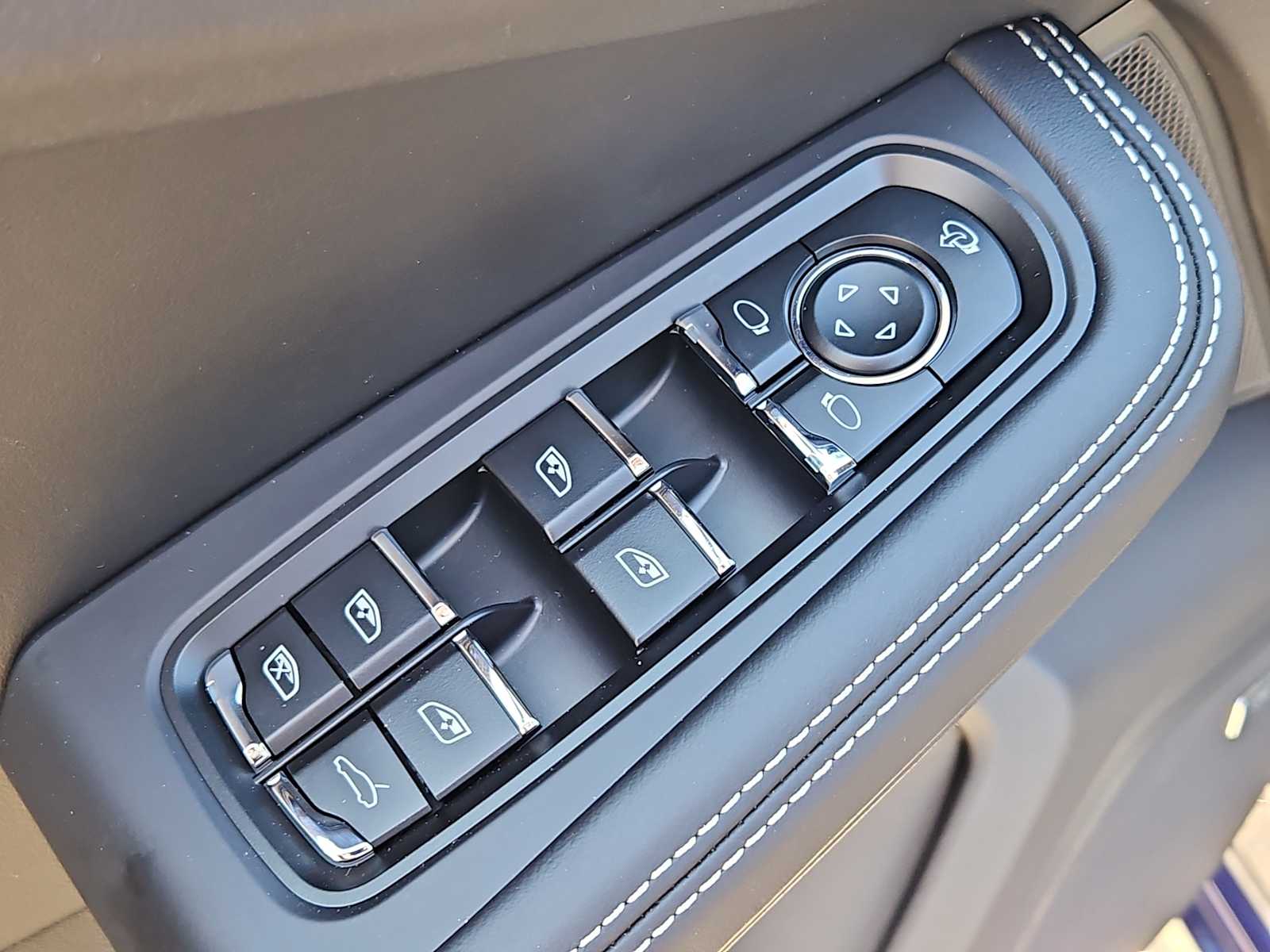 2026 Porsche Macan GTS - Photo 9
