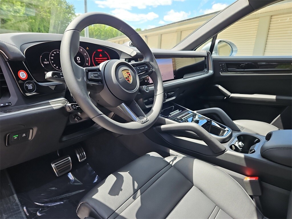 2025 Porsche Cayenne Coupe S photo 4