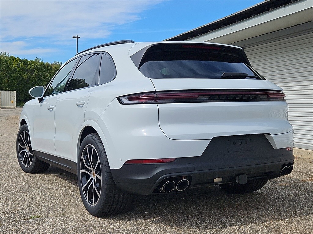 2026 Porsche Cayenne photo 2