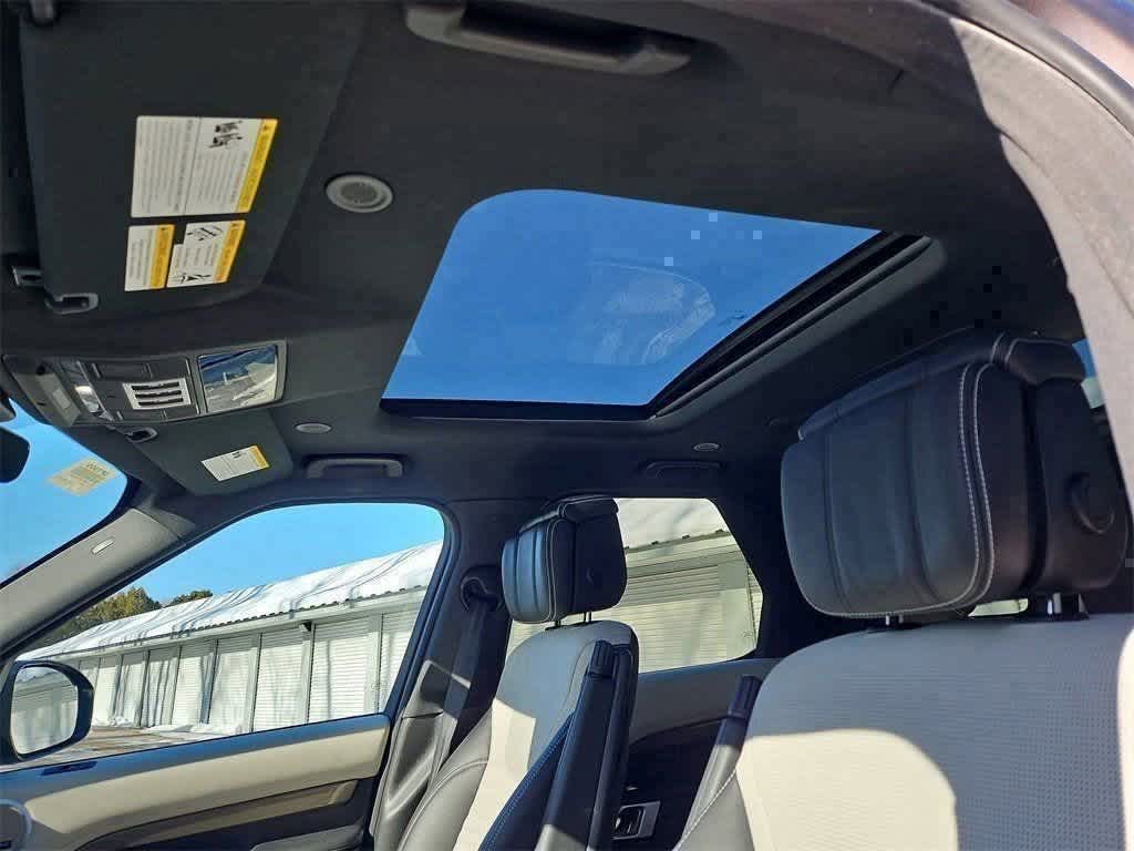 2024 Land Rover Discovery Metropolitan Edition - Photo 16