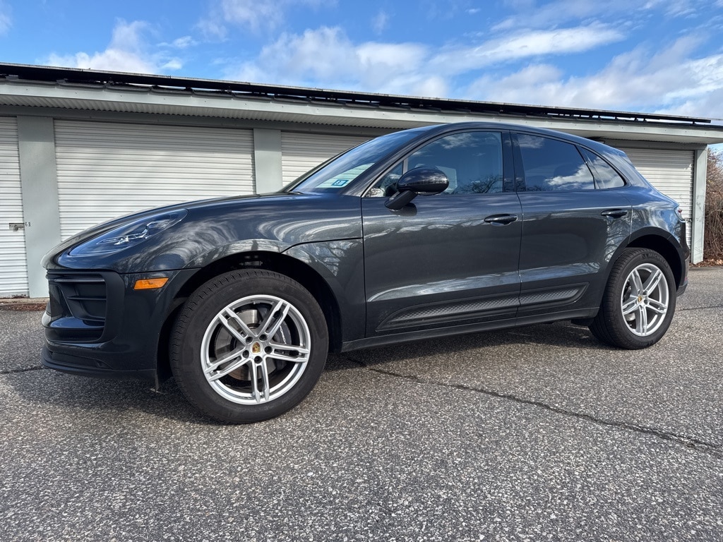 2025 Porsche Macan Base