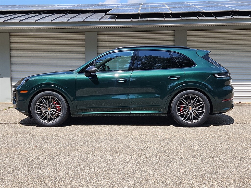 2025 Porsche Cayenne GTS photo 2