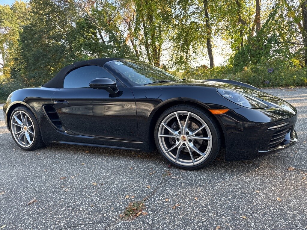 2024 Porsche Boxster photo 2