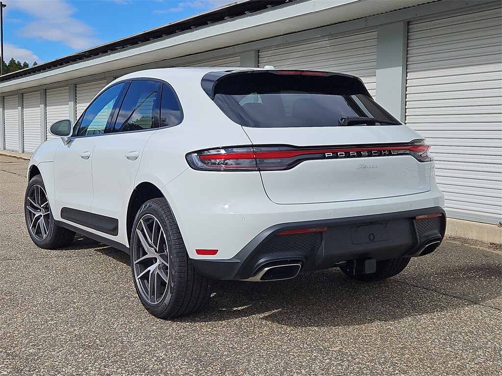 2026 Porsche Macan T photo 3
