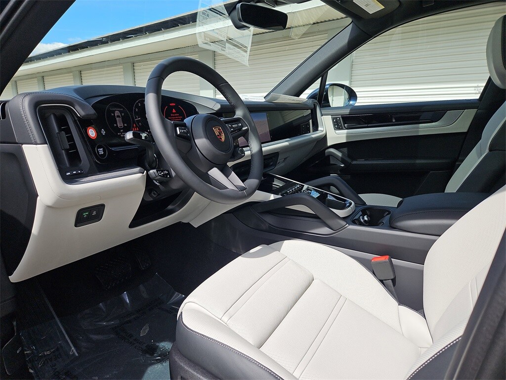 2026 Porsche Cayenne photo 3
