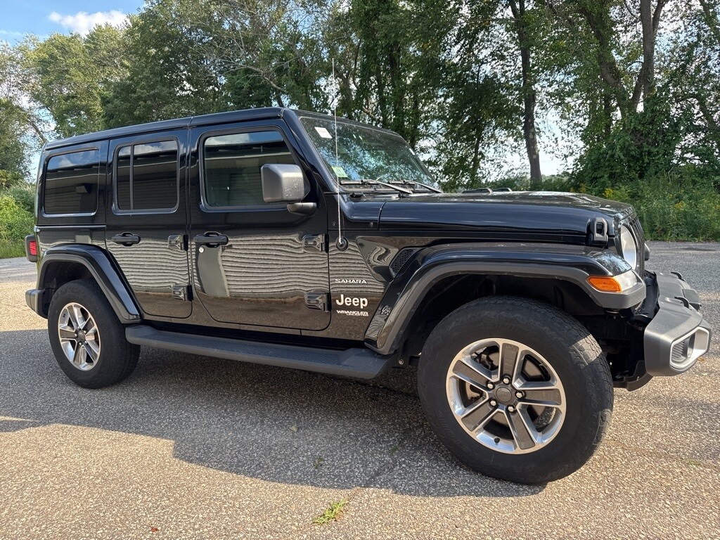 2021 Jeep Wrangler Unlimited Sahara photo 2