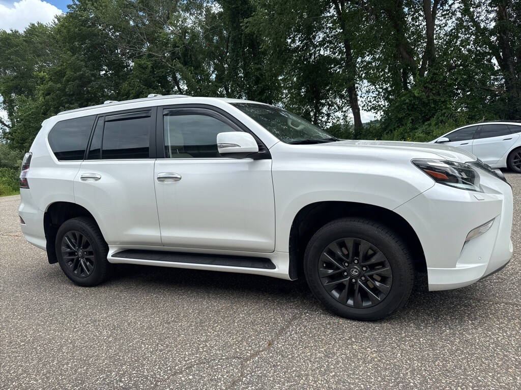 2022 Lexus GX 460 Premium photo 2