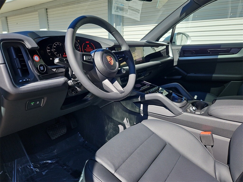 2026 Porsche Cayenne photo 3