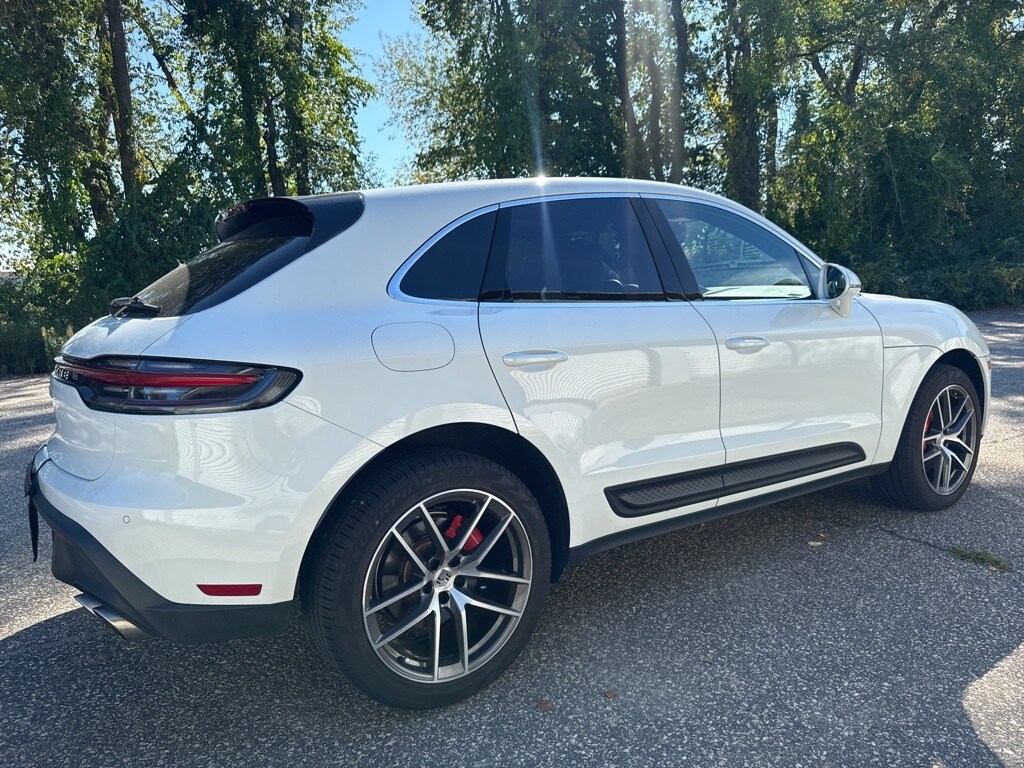 2023 Porsche Macan S photo 2