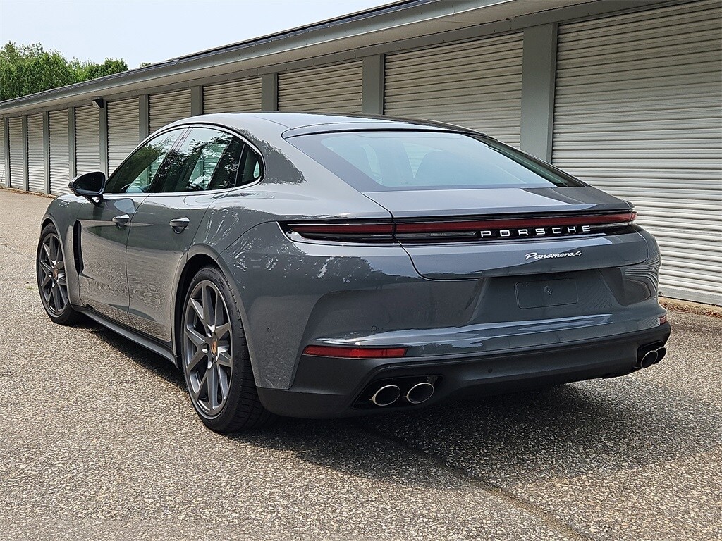 2025 Porsche Panamera 4 photo 4