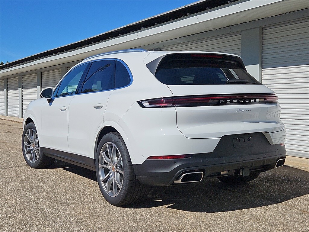 2026 Porsche Cayenne photo 2