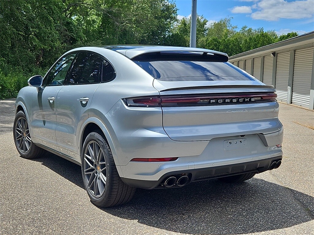 2025 Porsche Cayenne Coupe S photo 3