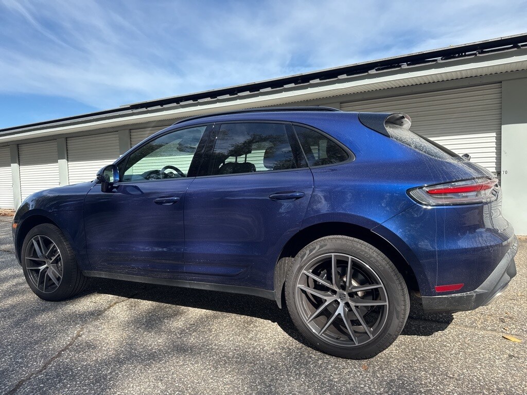 2025 Porsche Macan T photo 4