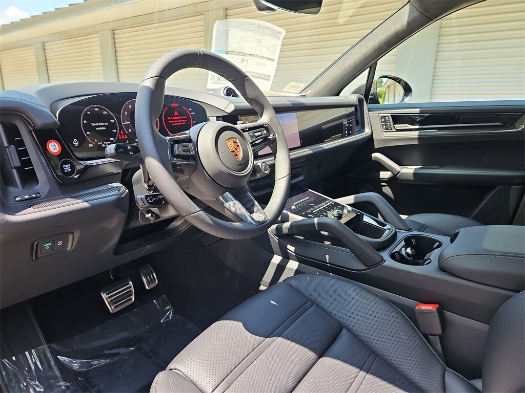 2025 Porsche Cayenne GTS photo 4
