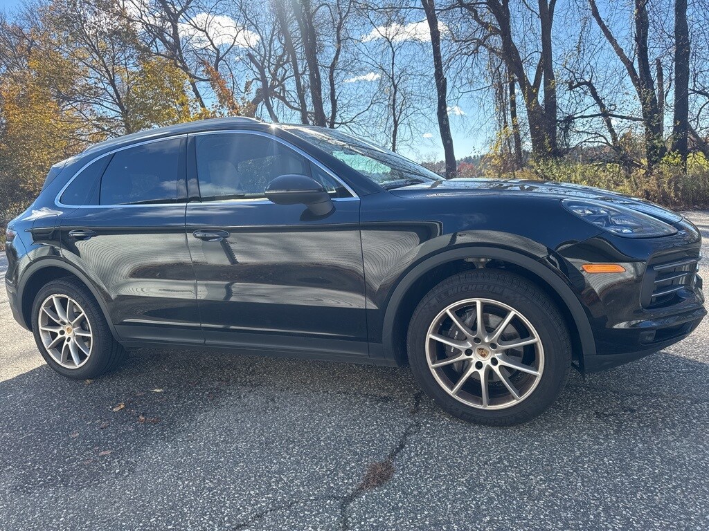 2019 Porsche Cayenne photo 2