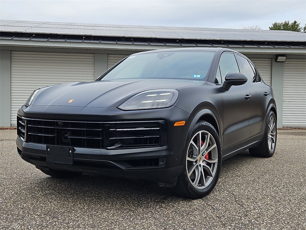 2024 Porsche Cayenne S's photo