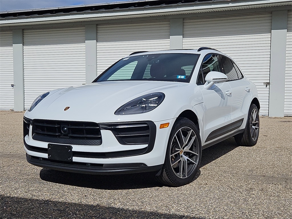2025 Porsche Macan Base