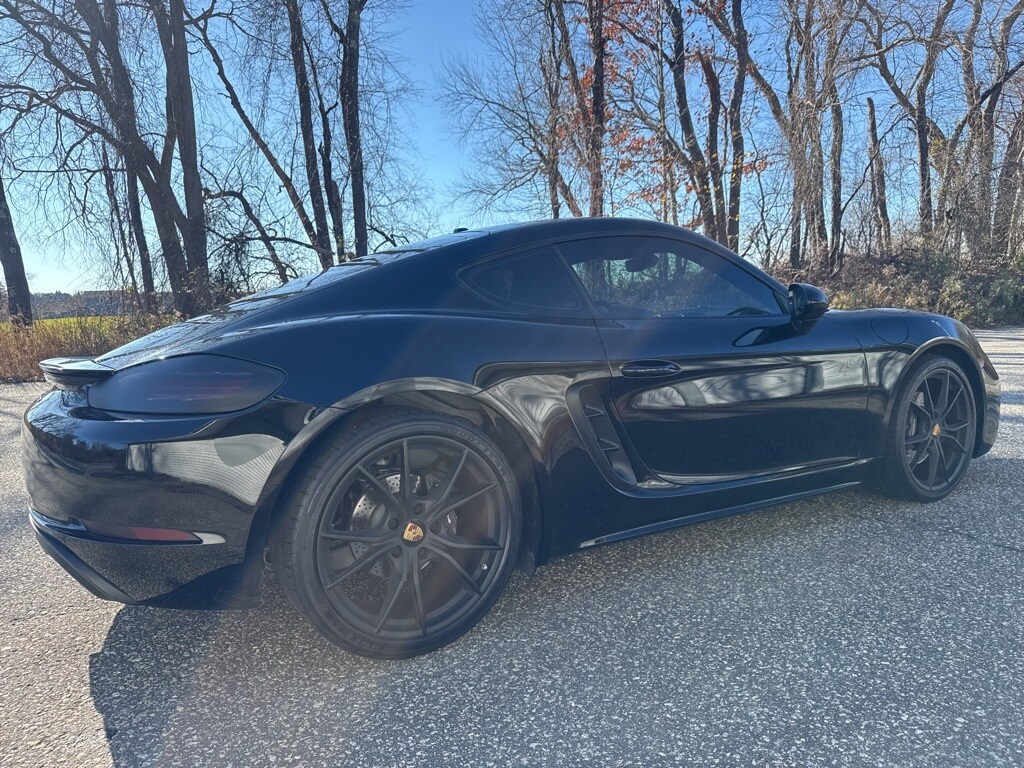 2019 Porsche Cayman T photo 2