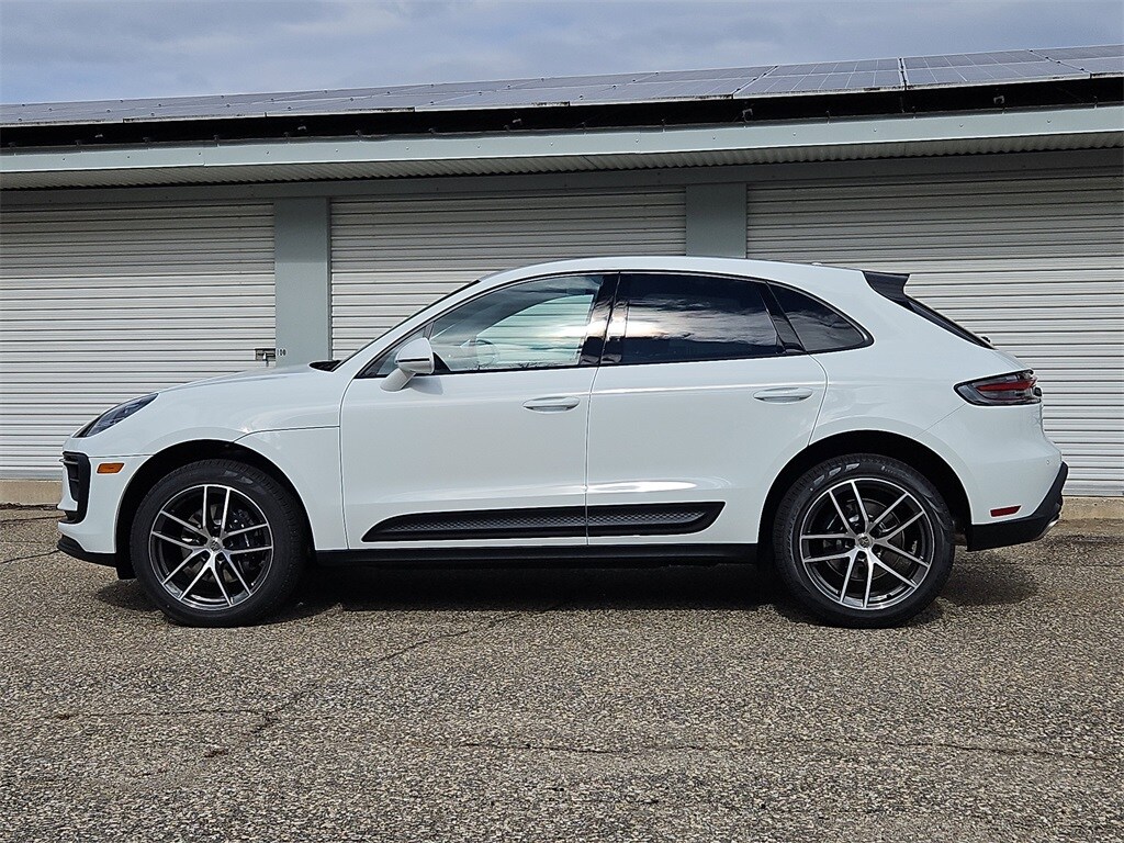 2026 Porsche Macan T photo 2