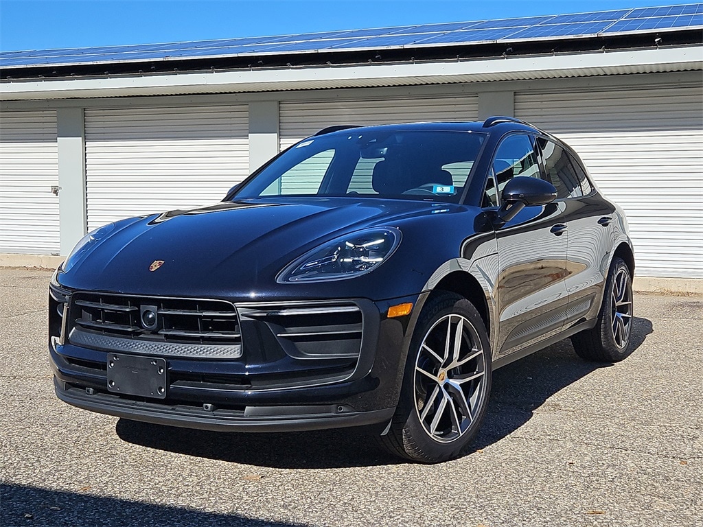 2025 Porsche Macan Base