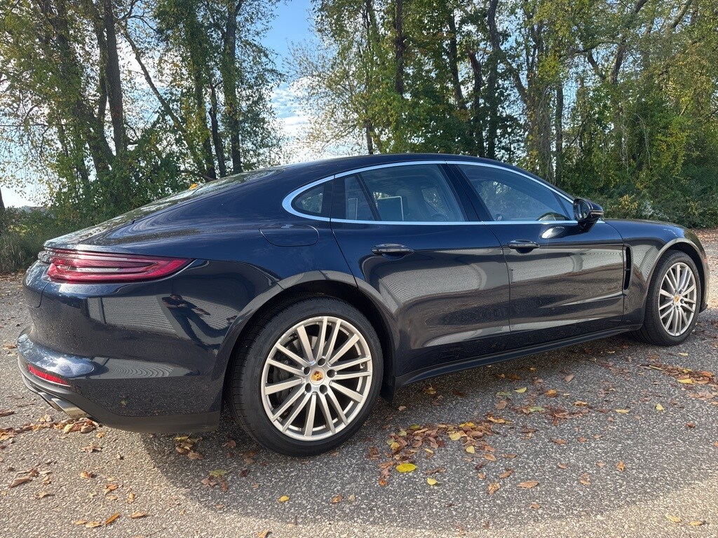 2018 Porsche Panamera 4S photo 2