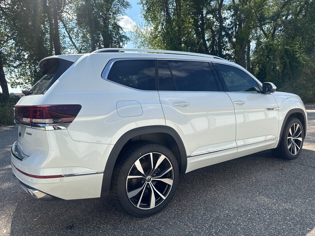 2024 Volkswagen Atlas SEL Premium R-Line photo 3