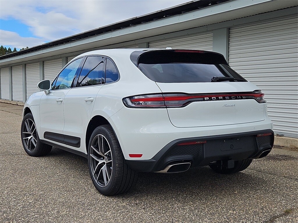 2026 Porsche Macan T photo 3
