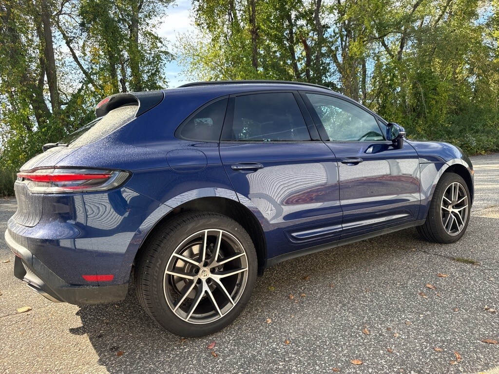 2025 Porsche Macan T photo 3