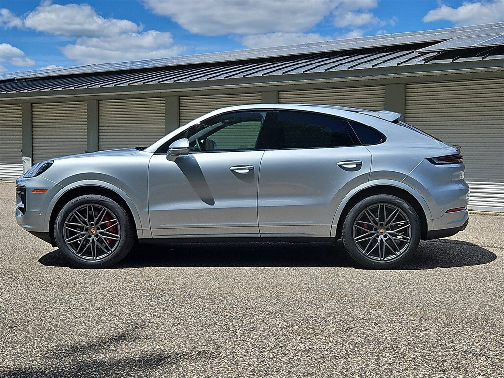 2025 Porsche Cayenne Coupe S photo 2