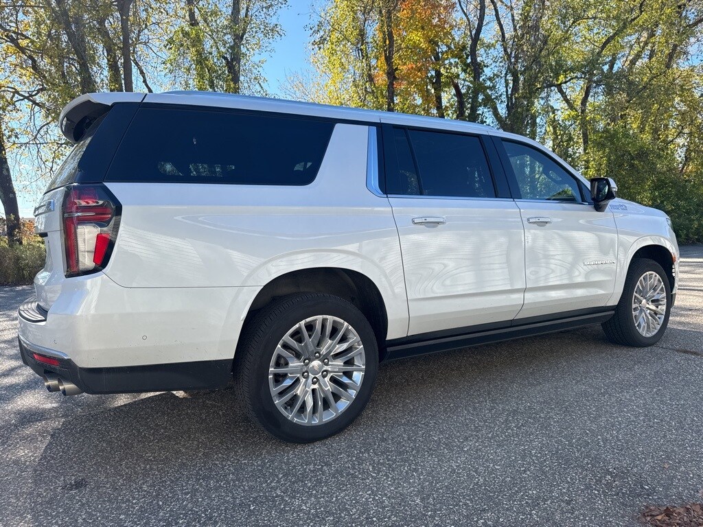 2024 Chevrolet Suburban High Country photo 3