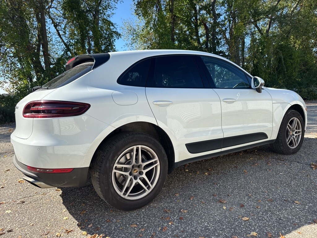 2018 Porsche Macan photo 3