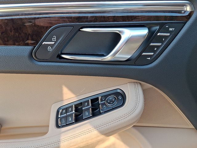 2026 Porsche Macan T - Photo 14