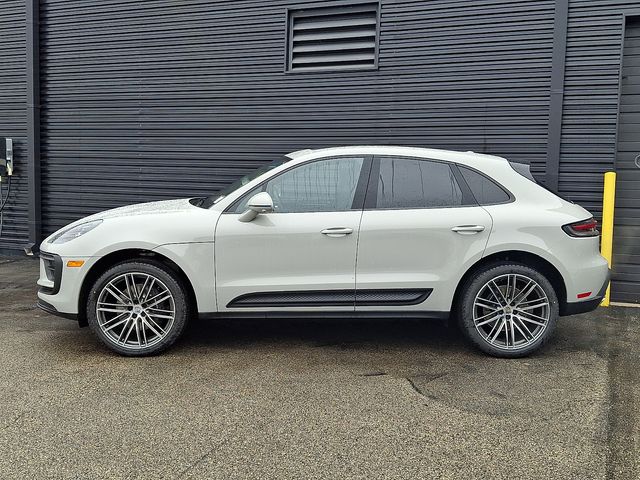 2026 Porsche Macan T - Photo 2