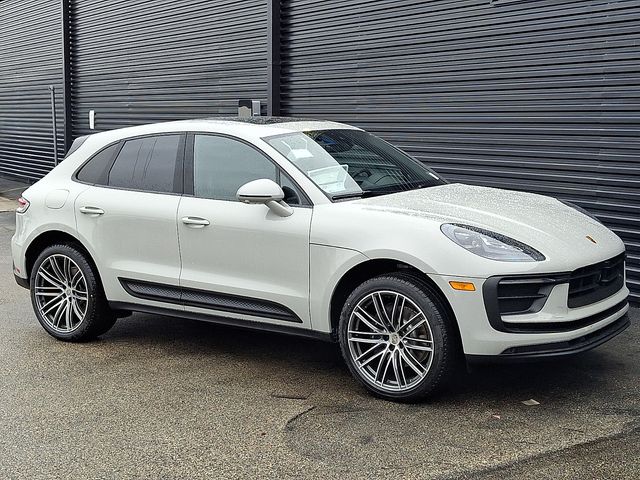 2026 Porsche Macan T - Photo 9