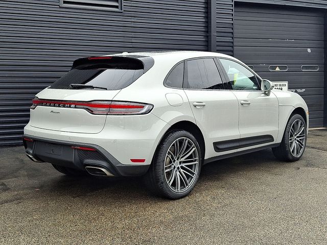2026 Porsche Macan T - Photo 7