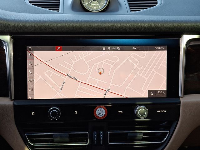 2026 Porsche Macan T - Photo 18