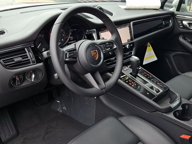 2026 Porsche Macan T - Photo 4