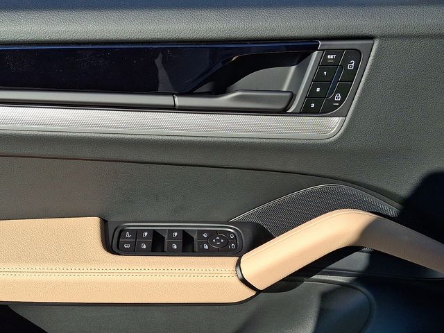 2026 Porsche Cayenne E-Hybrid - Photo 13