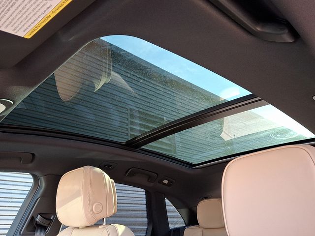 2026 Porsche Macan T - Photo 16
