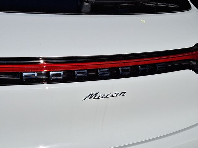 2026 Porsche Macan T - Photo 23