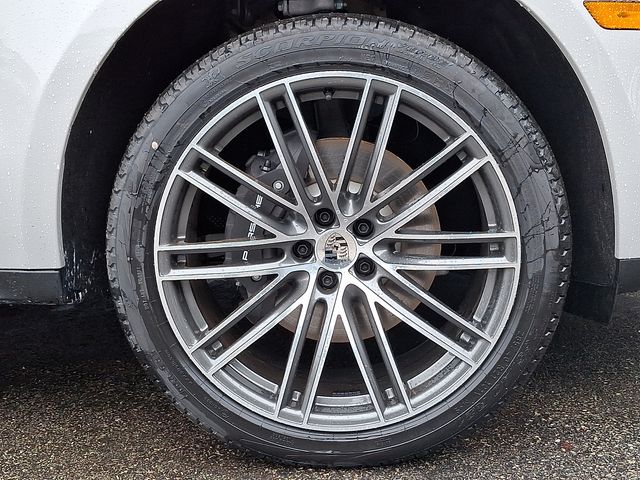 2026 Porsche Macan T - Photo 12