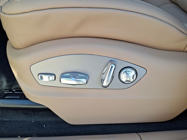 2026 Porsche Macan T - Photo 15