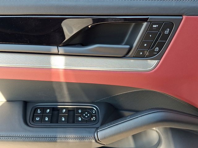 2026 Porsche Cayenne Coup E-Hybrid - Photo 13