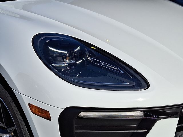 2026 Porsche Macan T - Photo 11
