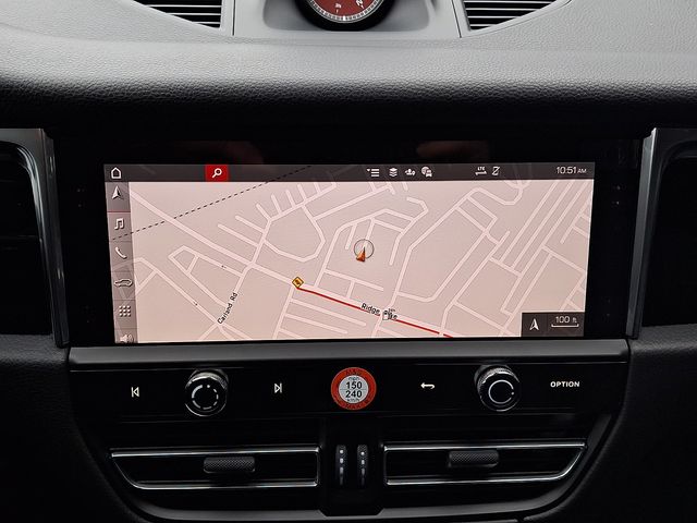 2026 Porsche Macan T - Photo 18