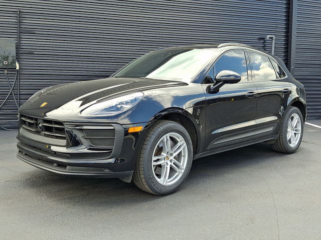 2023 Porsche Macan -'s photo